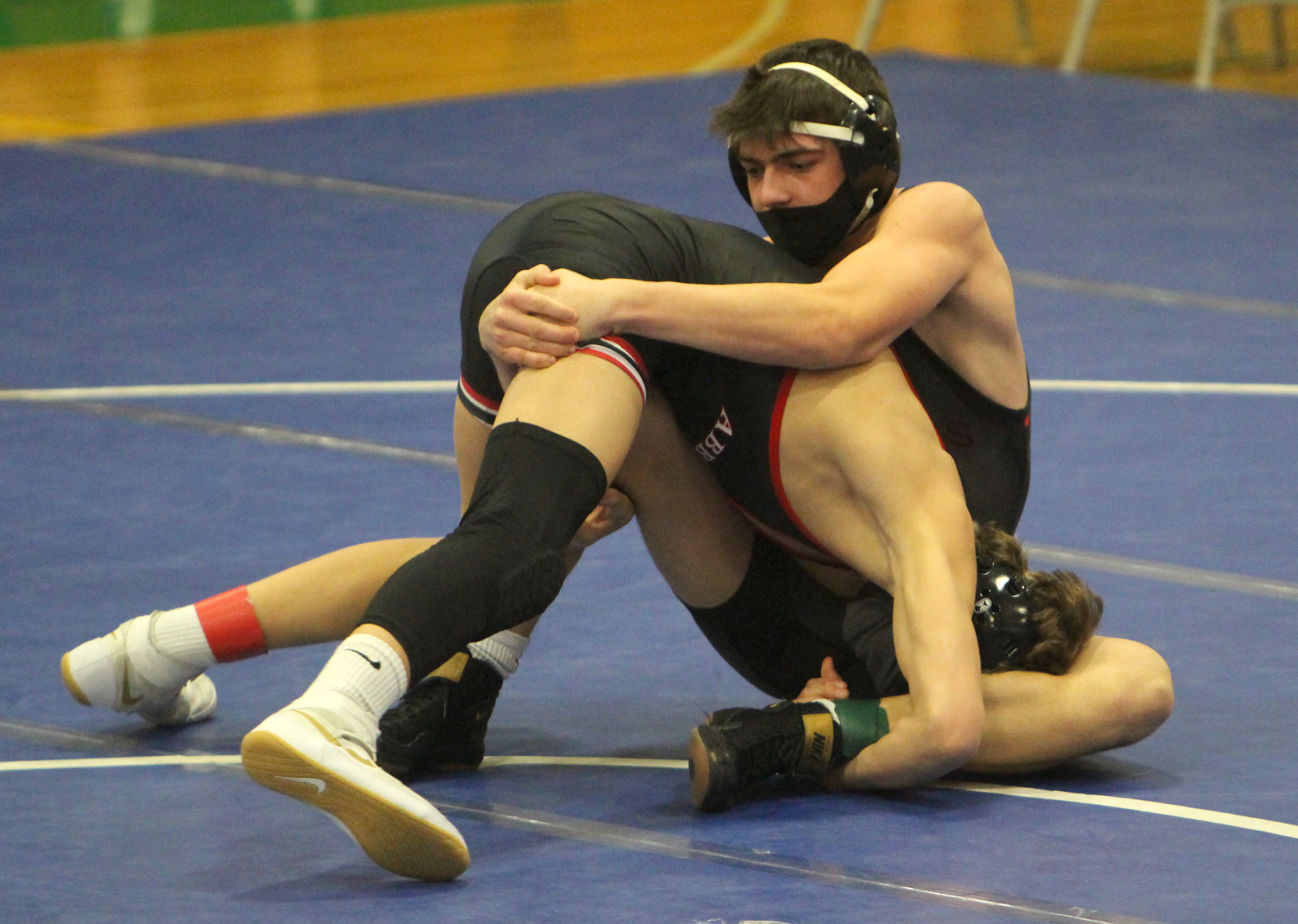Division 2 prep wrestling regionals at Eau Claire Regis/Altoona 1-30-21